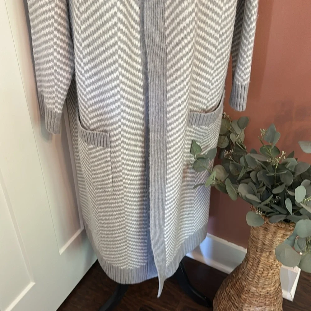Torrid Gray & white Chevron pockets Long open front  duster 1 (14) cardigan